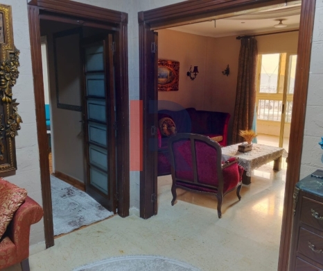 R9-1981 Spacious Apartment 200m for sale in Sahat Al Shiraa - Abou Samra — 2