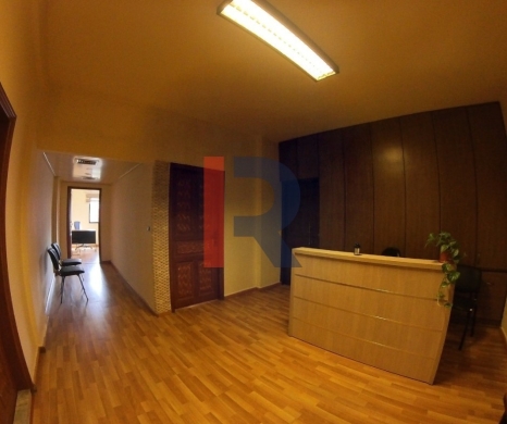 R9-2138 Office for rent in Maarad