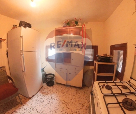 R9-2376 Old House 220m for Sale in Souk Al Dahab – Tripoli — 2