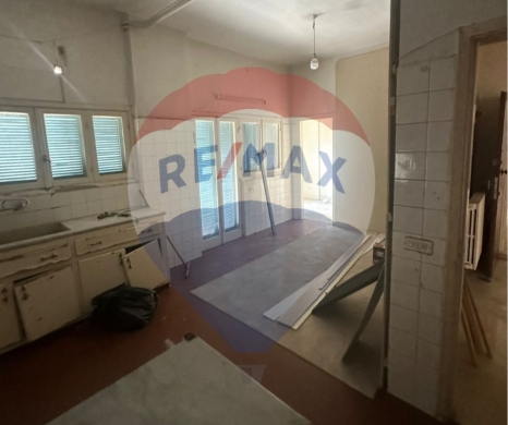 Commercials for sale in Al Maarad - R9-2426 Office 350m for rent in Maarad Road - Tripoli