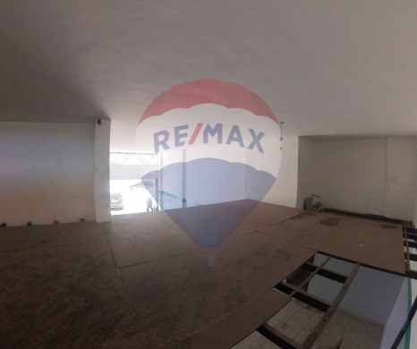 Commercials for rent in Btouratij - R9-2325 Showroom 300m² for Rent on Btouratij Main Road - Koura