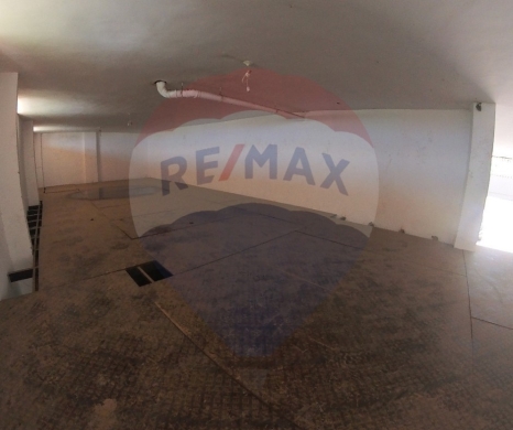 عقارات تجارية للبيع في Btouratij - R9-2326 Showroom 300m² for Sale on Btouratij Main Road - Koura