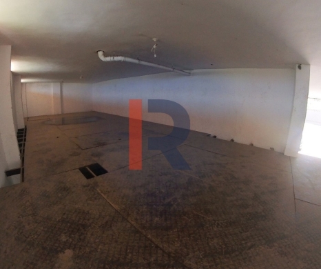 R9-2326 Showroom 300m² for Sale on Btouratij Main Road – Koura
