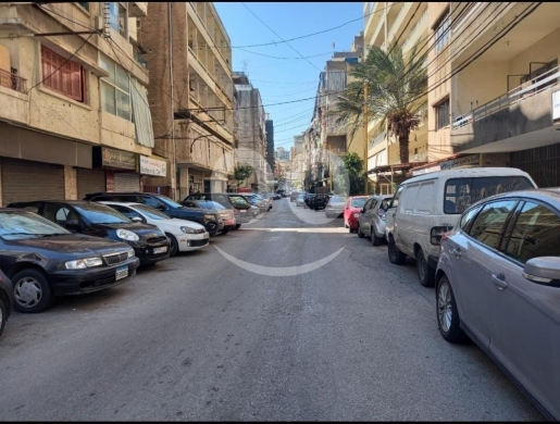 Other real estate in Ain el-Remmaneh - 802m2 building-Prime Location-4sale in Ain El Remaneh/Wide main street