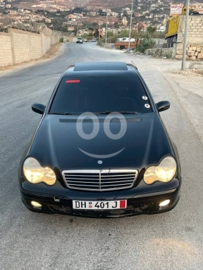 Mercedes-Benz dans Beyrouth - C320 2003