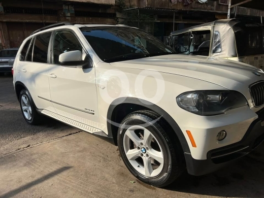 BMW dans Tripoli - BMW X5 2009