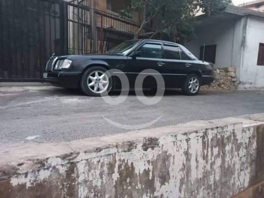 Mercedes-Benz in Baysour - مرسيدس ٣٠٠ موديل ٨٥
