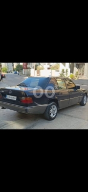 Mercedes-Benz dans Tripoli - مرسيدس E300 Model 87