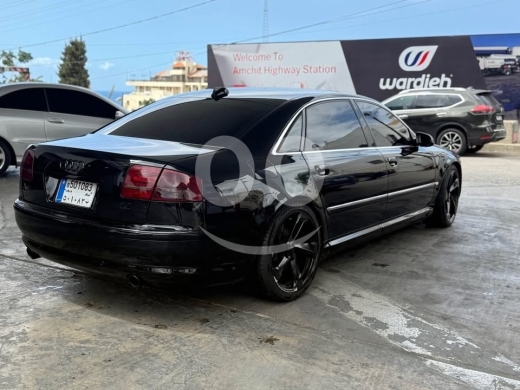 Audi in Bouar - Audi A8 2004