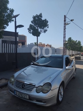 Mercedes-Benz dans Tripoli - Mercedes C230 2002