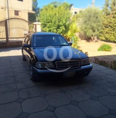 Mercedes-Benz in Hoch el-Oumara - mercedes c230 1997