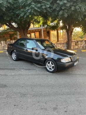 Mercedes-Benz dans Beyrouth - Mercedes c220 1996
