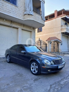 Mercedes-Benz in Zahleh - E320 model 2004