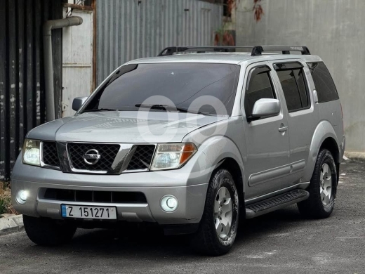 Nissan dans Beyrouth - Pathfinder 2005