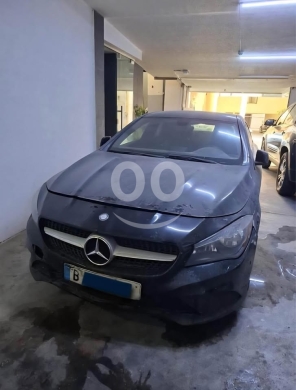 Mercedes-Benz dans Beyrouth - Mercedes-benz CLA250 2014