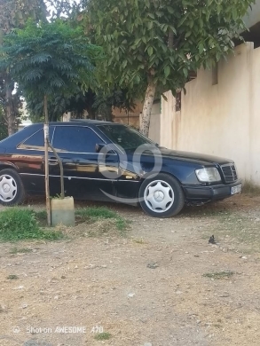 Mercedes-Benz in Zahleh - مرسيدس ٣٠٠ موديل ٩٠