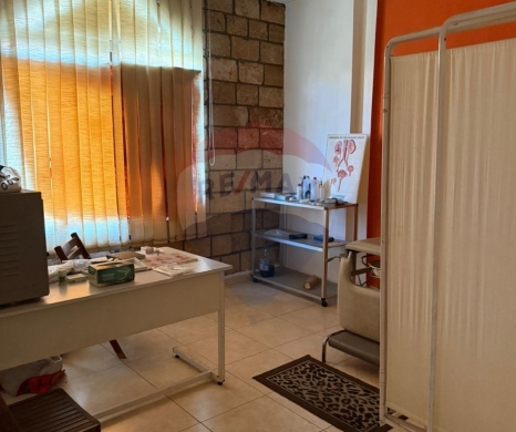 Commercials for sale dans Azmi - R9-2644 Fully Equipped Clinic for Sale - Azmi Street, Tripoli