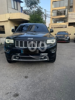 Jeep in Jal el-Dib - Grand cherokee 2015