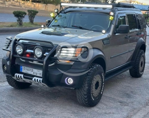 Esquive dans Jbeil - Dodge nitro 2007
