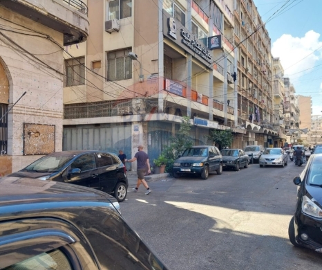 عقارات تجارية للبيع في Basatin Tripoli - R9-2660 Three Connected Shops for Sale - Hourriya Street, Tripoli