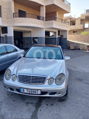 Mercedes-Benz in Dahr el-Ahmar - E320 model 2003