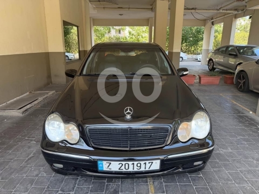 مرسيدس بنز في مدينة بيروت - Mercedes 320 Model 2002