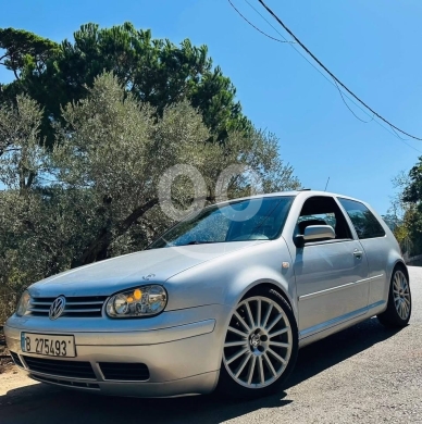 Volkswagen dans Beyrouth - Golf model 2002