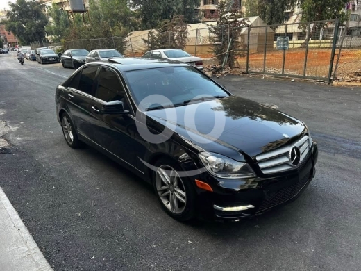 Mercedes-Benz in Bourj el Barajneh - مرسدس 300 موديل 2013