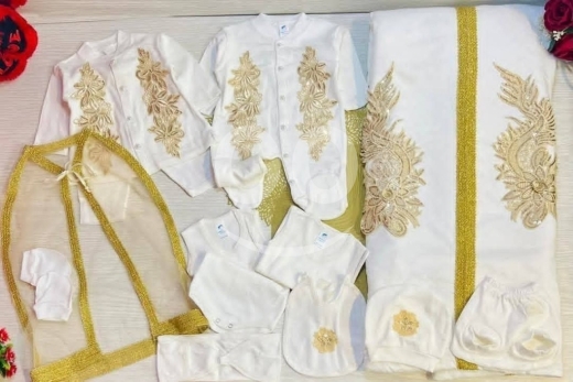 Produits pour bébés et enfants dans Tripoli - طقم استقبال مواليد ملكي 10 قطع - أبيض وذهبي فاخر | 10-Piece Royal Baby Welcome Set - White & Gold