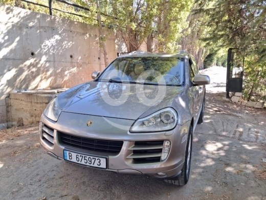 Porsche in Zgharta - Porshe Cayenne Model 2008