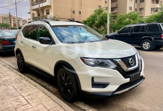 2017 Nissan Rogue SV Midnight Edition Crossover | 2.5L 4-Cyl, Push Start, Blind Spot — 4
