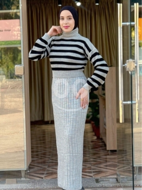 الملابس، الأحذية والزينة في Loussiya - Wool set