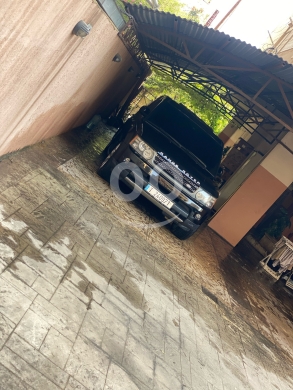 Land Rover dans Tripoli - rang rover sport luxuri makhatam