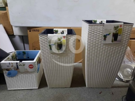 Maison & Jardin dans Tripoli - Design plants pots with water reserve