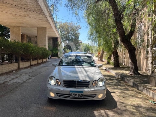 Mercedes-Benz in Saida - Mercedes Benz model 2002