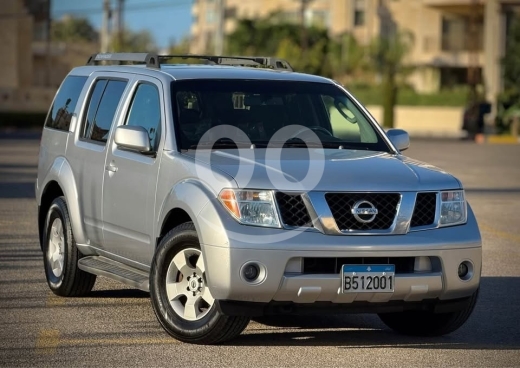 نيسان في القلمون - Nissan pathfinder 2006