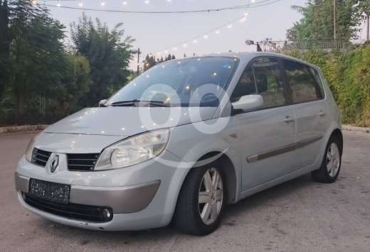 Renault dans Deir el-Kamar - Renault Scenic 2005