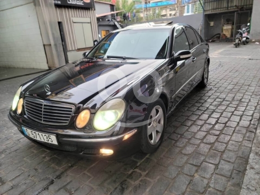 Mercedes-Benz dans Haret Hreik - e320 2003