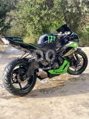 Motorcycles & ATVs in Tekrit - Kawasaki zx6r 2009