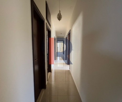 R9-2742 Spacious 3-Bedroom Apartment with Maid’s Room — 10