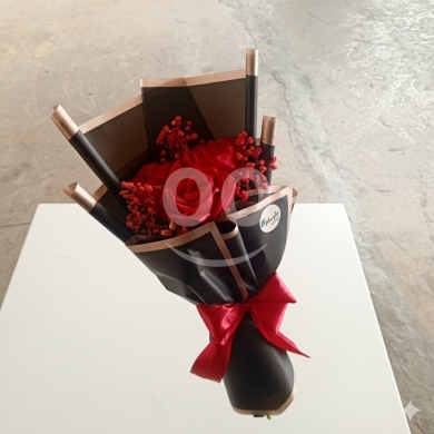 Other Goods in Beirut City - بوكيه ورد ساتان أحمر ملكي يدوي الصنع | Luxury Handmade Red Satin Rose Bouquet