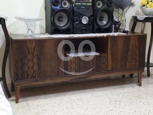 أثاث منزلي آخر في طرابلس - طاولة للتلفزيون شبه جديدة