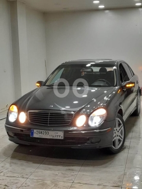Mercedes-Benz in Mar Elias - E320 2003