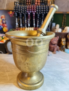 Antiques & Collectibles dans Btouratij - هاون ومدقة نحاس أصفر ثقيل طراز اسطنبولي - وزن 2.5 كجم لطحن البهارات والأعشاب