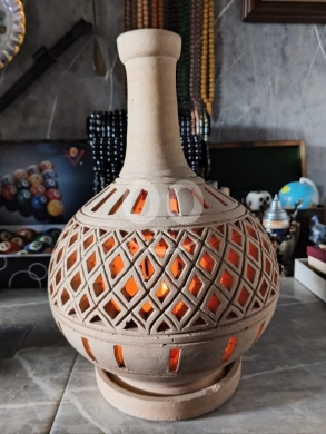 Antiques & Collectibles dans Btouratij - شمعدان فخار يدوي بتصميم هندسي مفرغ - فوانيس إضاءة تقليدية مميزة