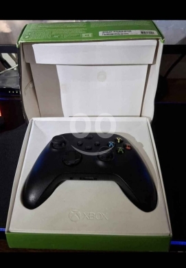 Gaming Console & Accessories in Tripoli - Controller Xbox Series X