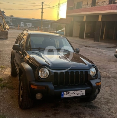 Jeep in Deir Daloum - Jeep liberty 2004