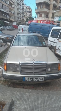 مرسيدس بنز في طرابلس - Mercedes-Benz 300 model 1990