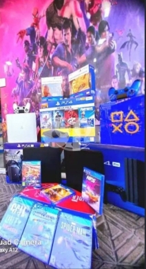 Gaming Console & Accessories in Dekouaneh - ps4 used like new with warranty