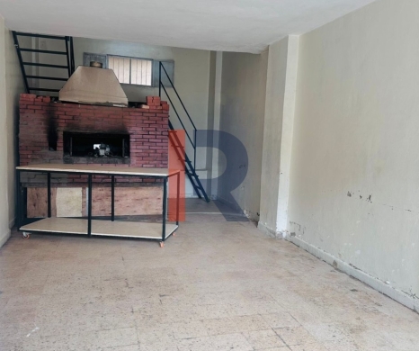 R9-2775 Smart Investment: 30m² Commercial Shop in Bahsas — 4